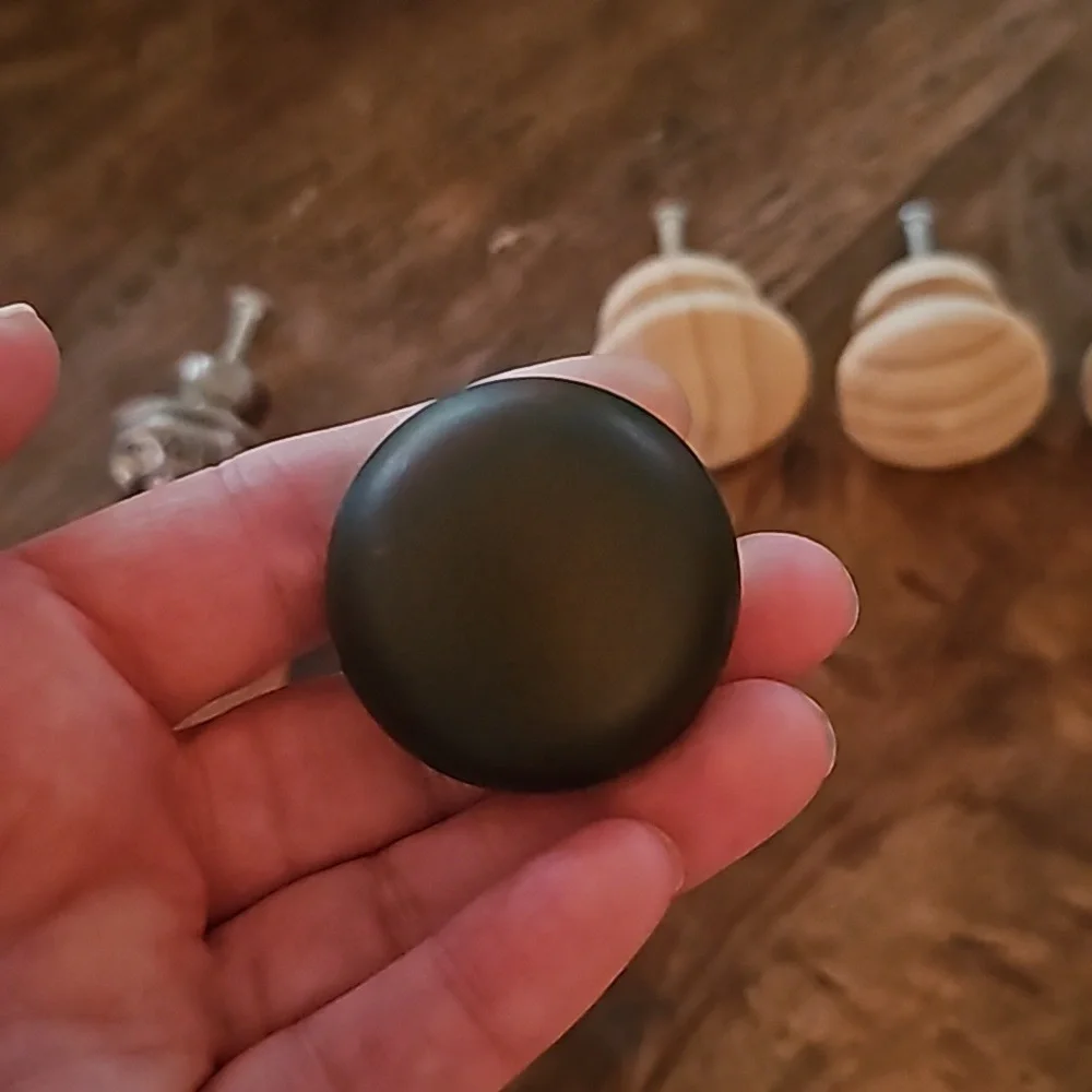 Lot Variety of Knobs. 1 Restoration Hardware, 1 Bronze, 3 Wood